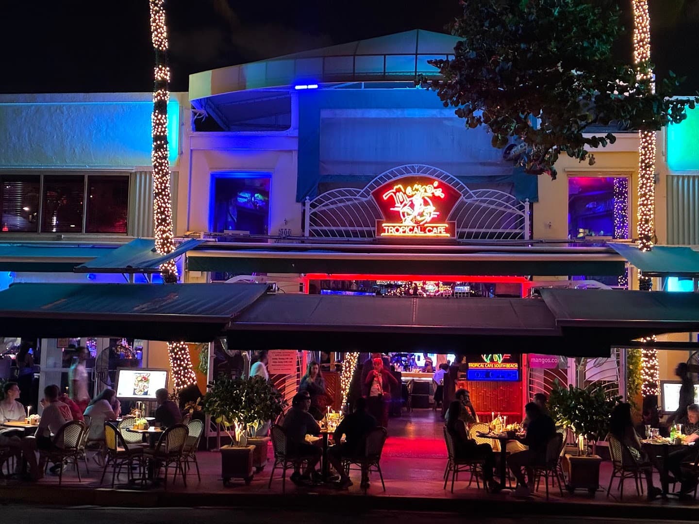 Mango's exterior at night in Miami Beach