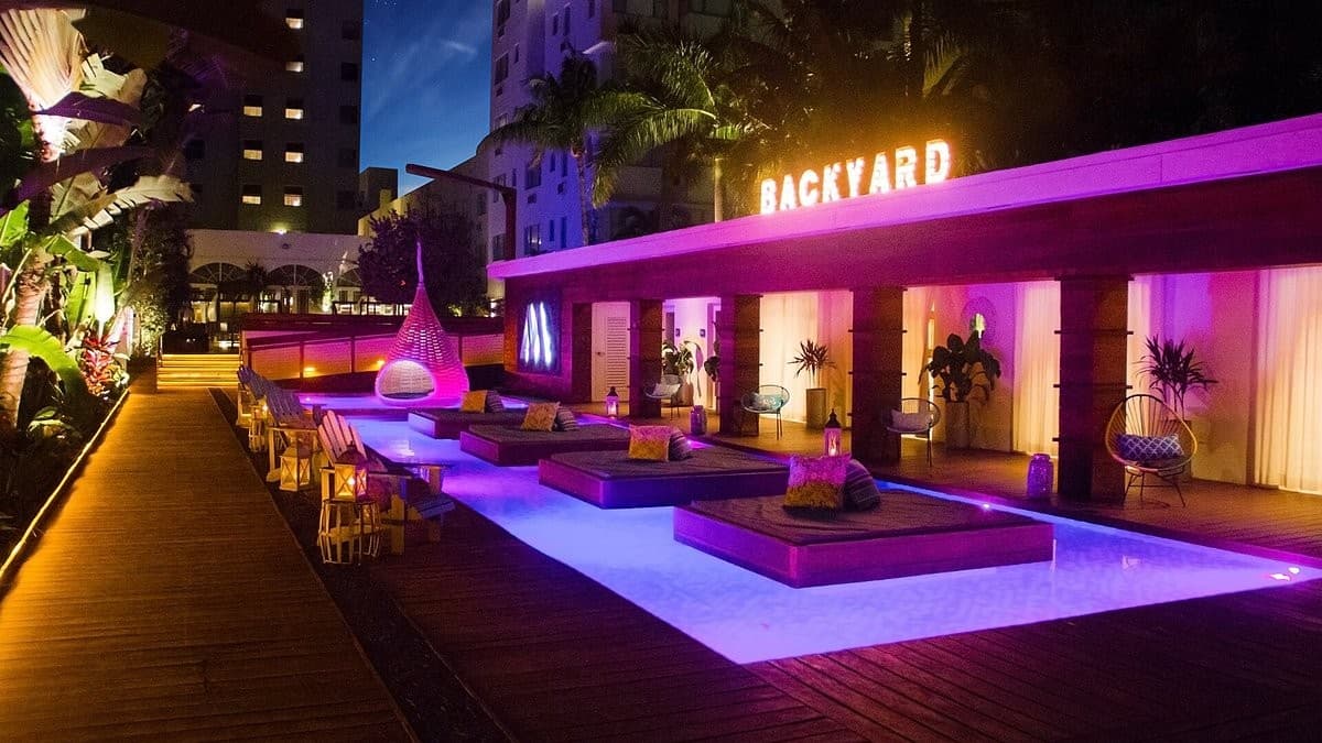 Marseilles Beachfront Hotel pool area at night, Miami Beach