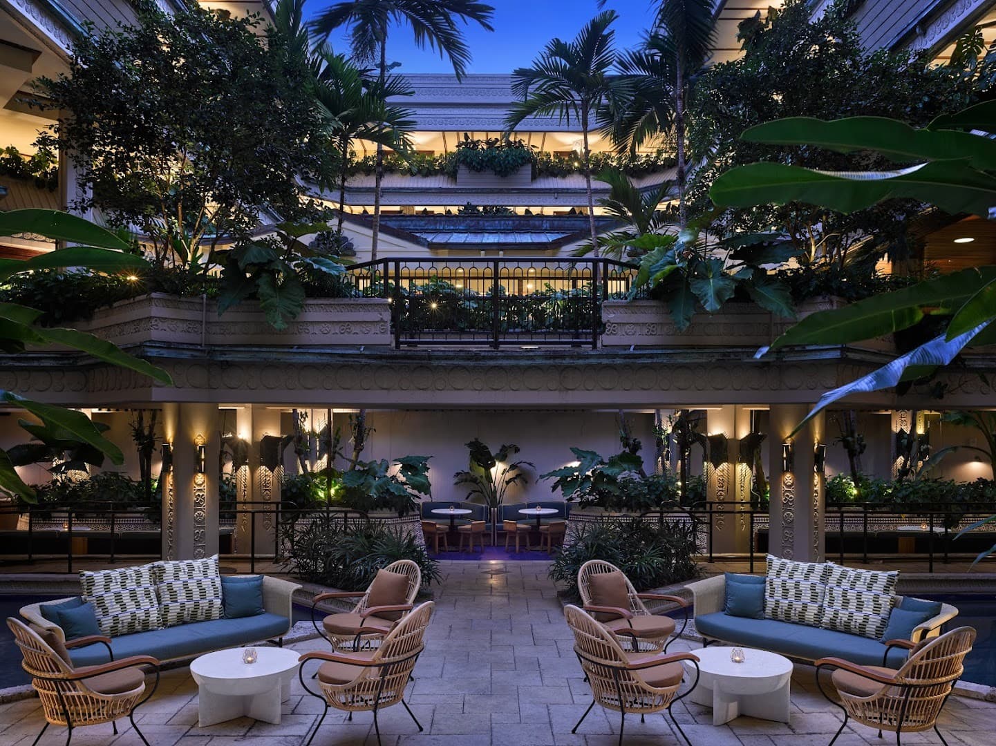 Mayfair House Hotel & Garden outdoor seating area Miami
