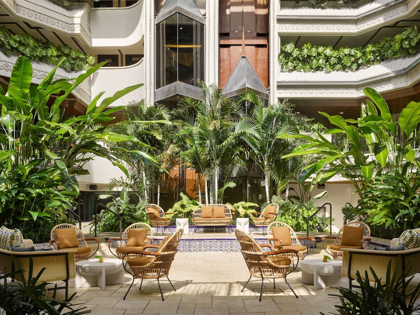 Mayfair House Hotel & Garden outdoor seating area Miami