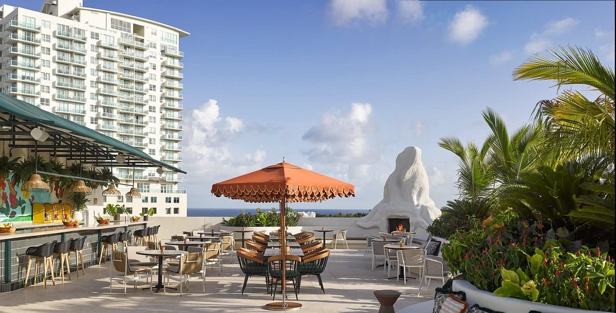 Rooftop dining at Mayfair House Hotel & Garden Miami
