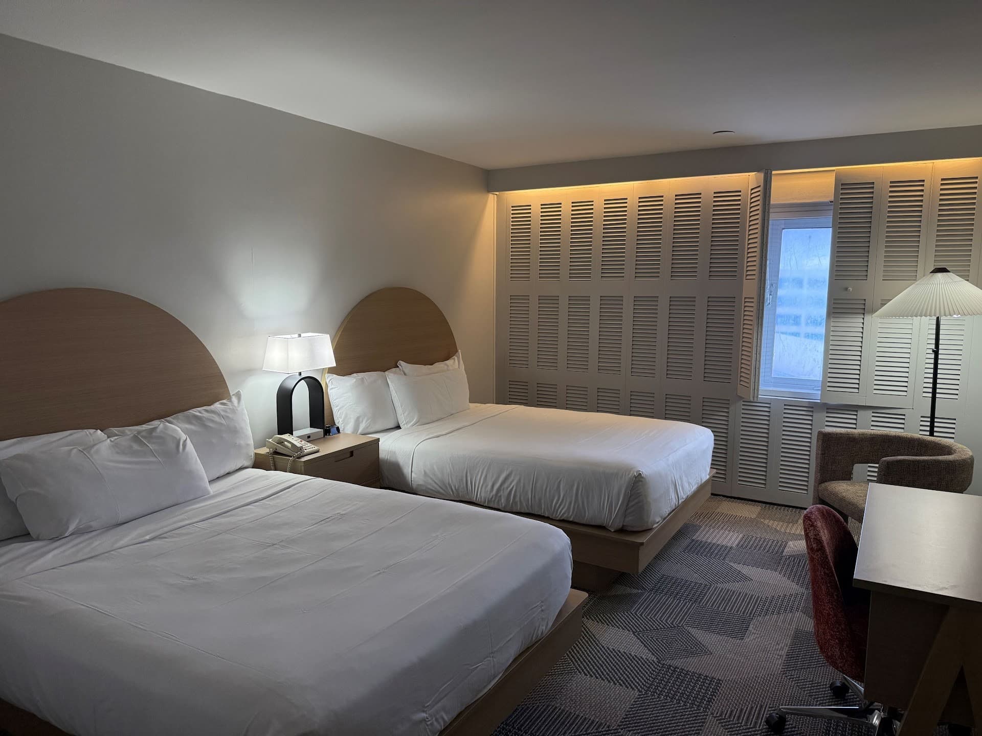 Miami International Airport Hotel guest room on Concourse E 2nd Floor