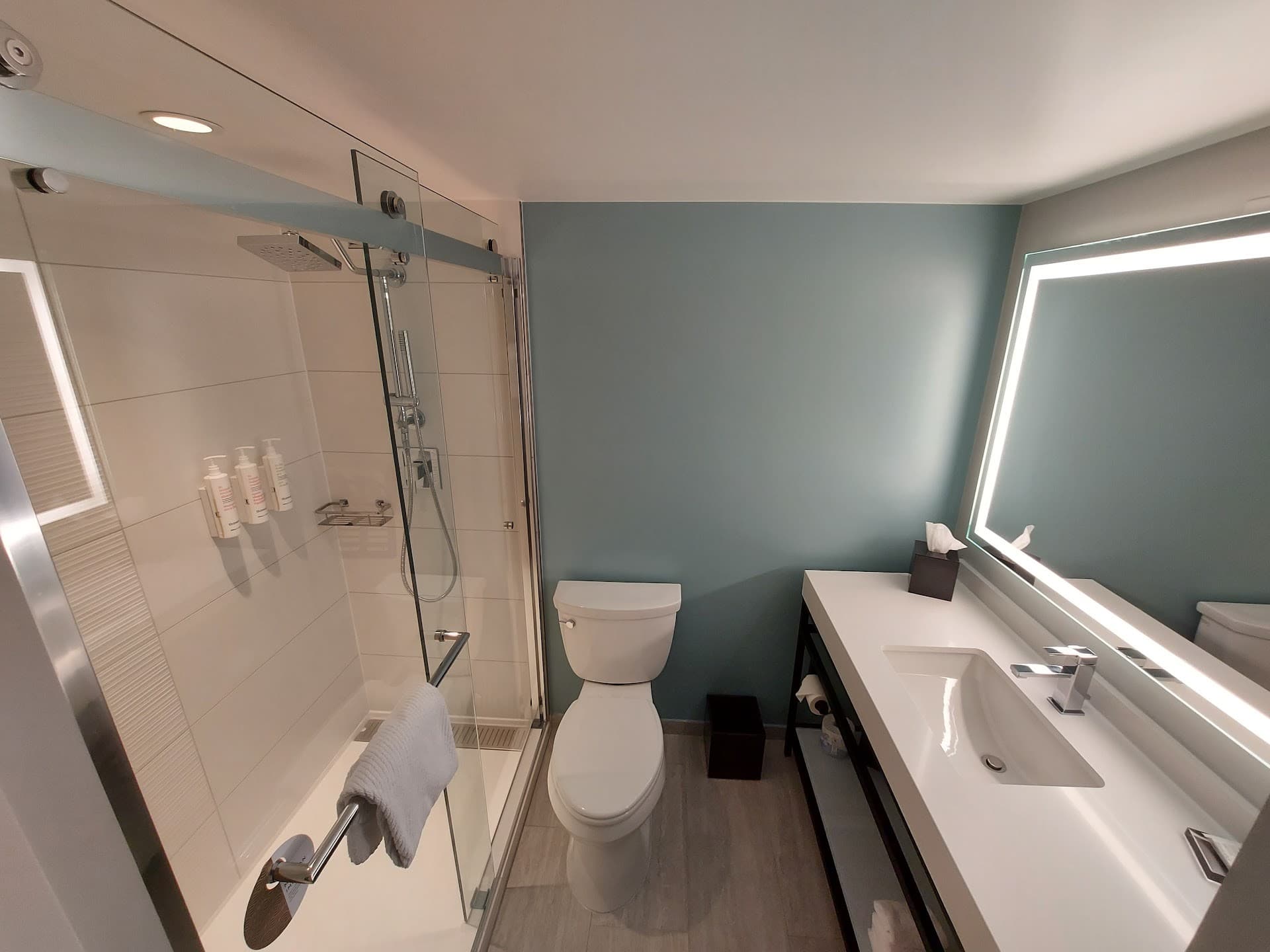 Modern bathroom at Miami Marriott Biscayne Bay