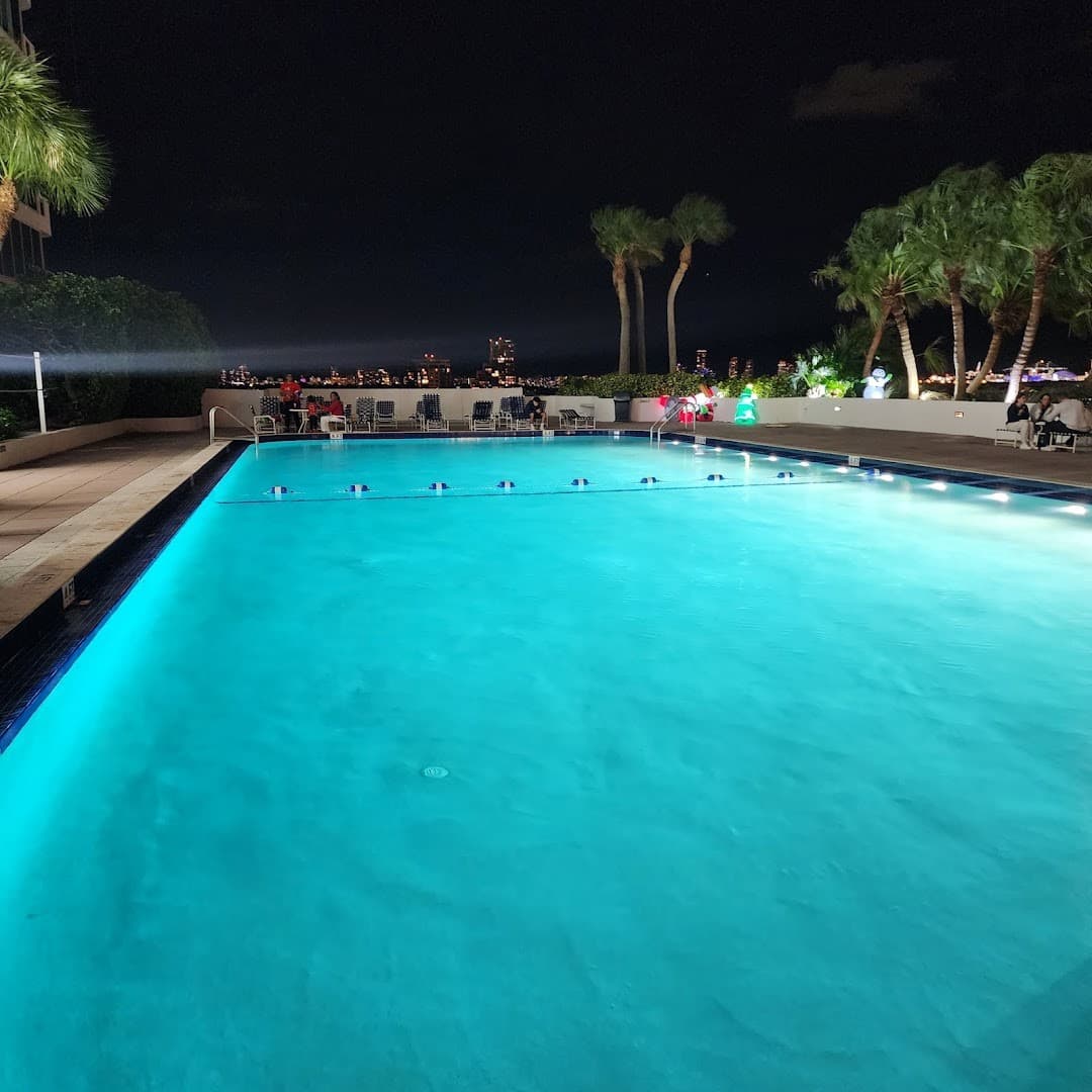 Pool area at Miami Marriott Biscayne Bay hotel
