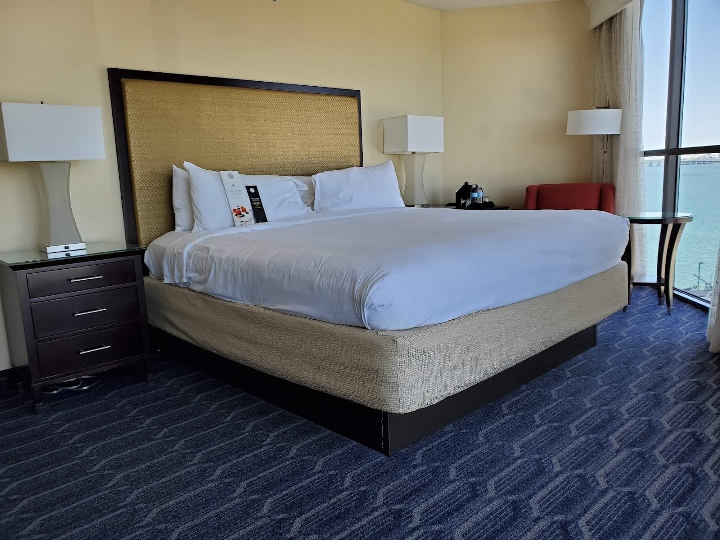 Modern guest room at Miami Marriott Biscayne Bay
