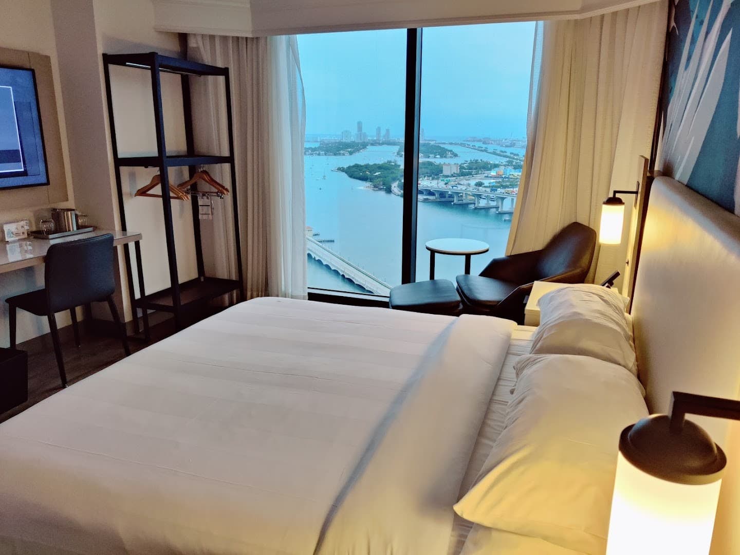 Modern room at Miami Marriott Biscayne Bay