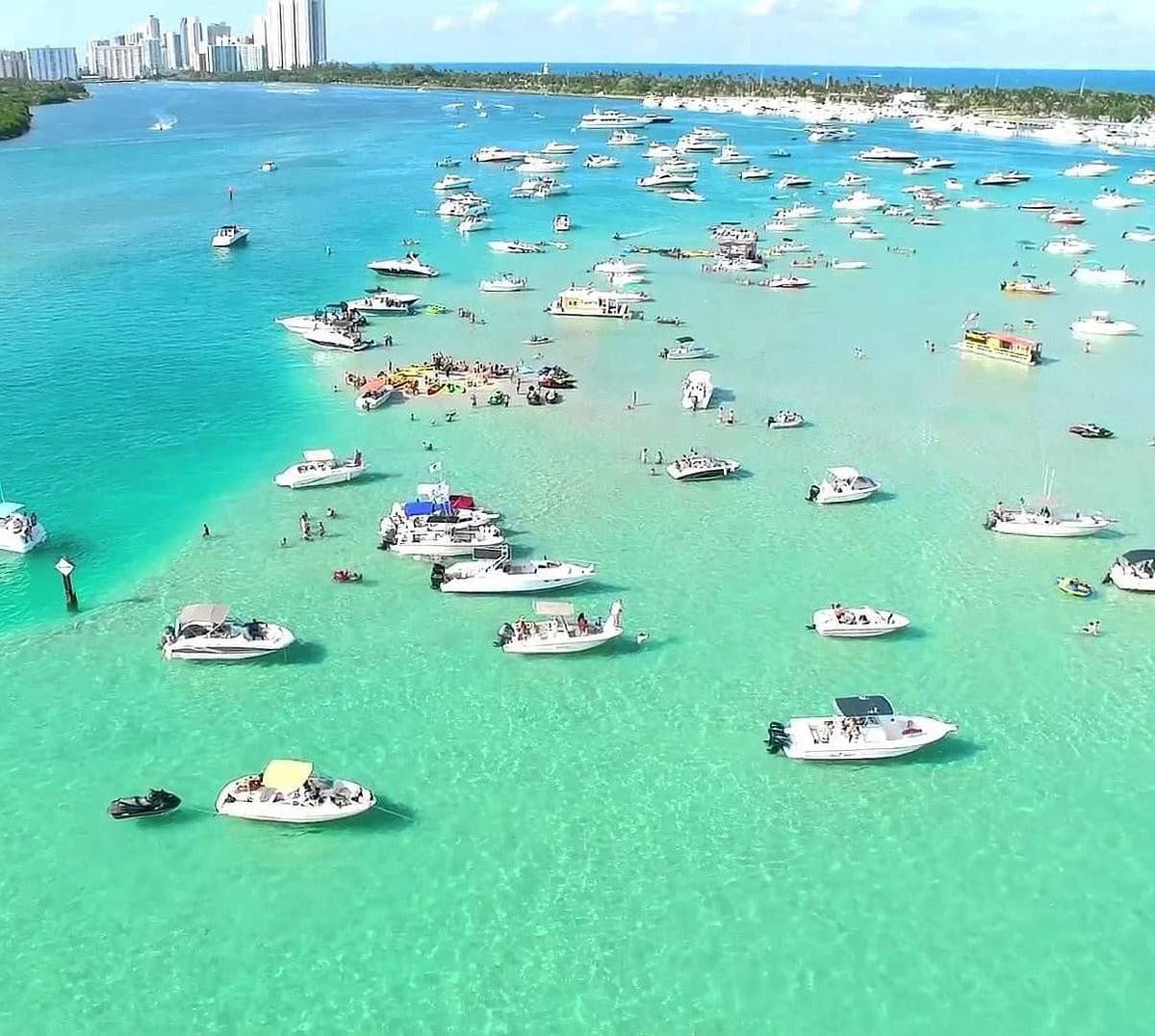Boats and water activities at Miami Beach