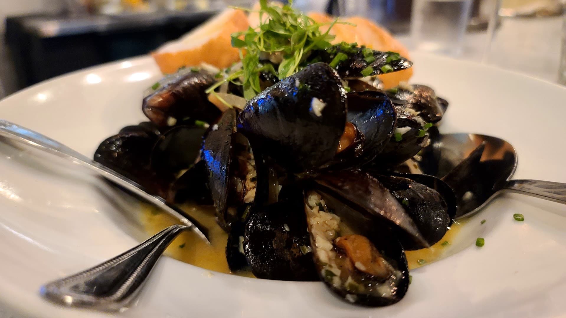 Mignonette Downtown mussels dish in Miami