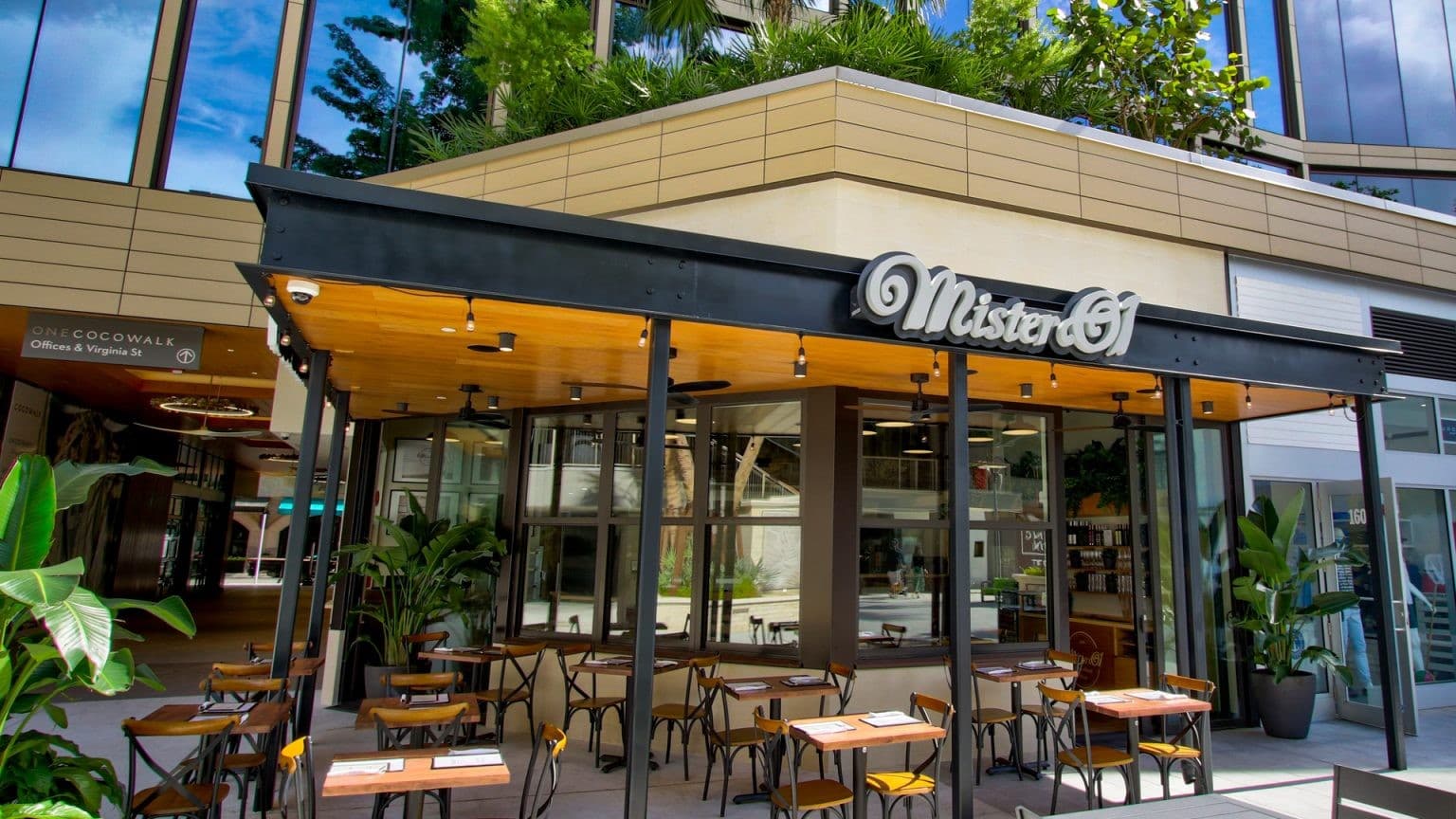 Mister O1 Extraordinary Pizza exterior in Miami
