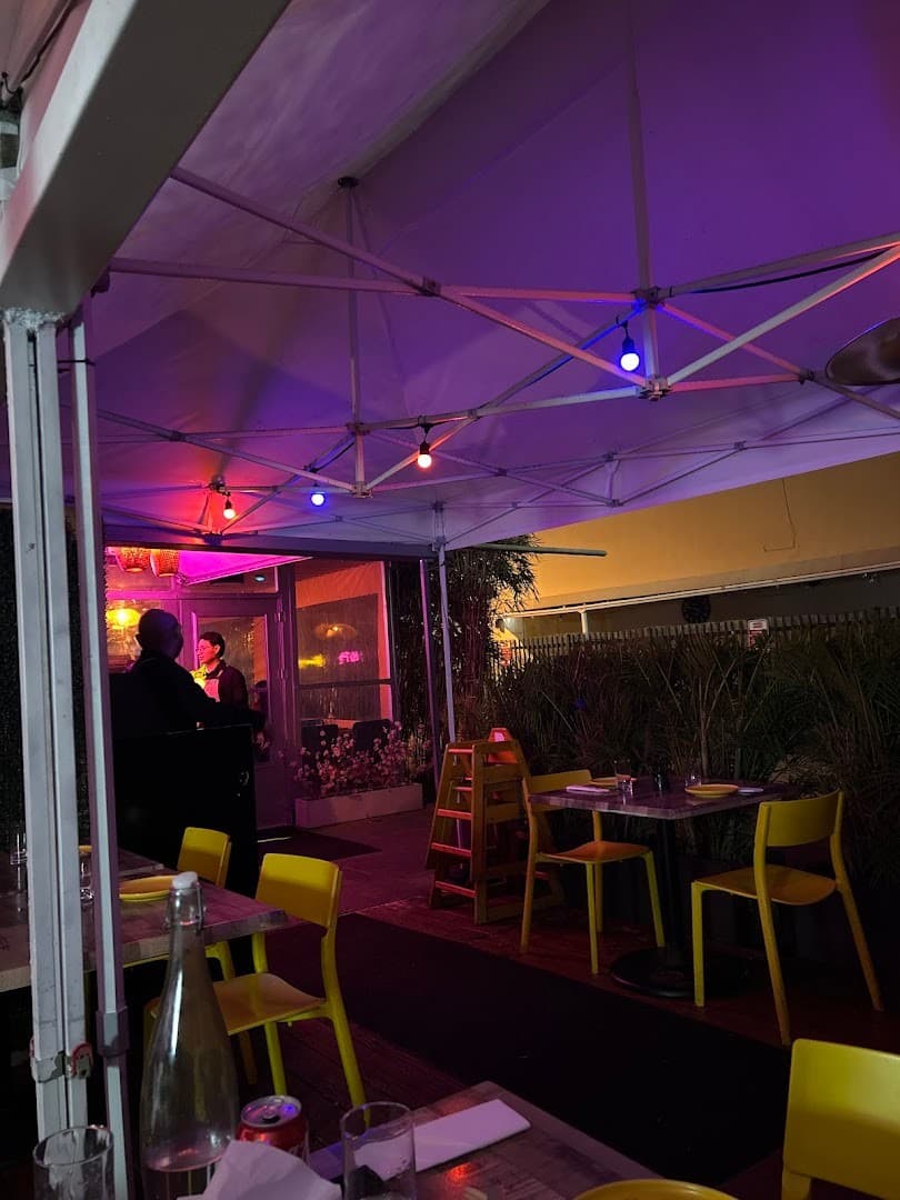 Moshi Moshi Brickell outdoor dining ambiance Miami