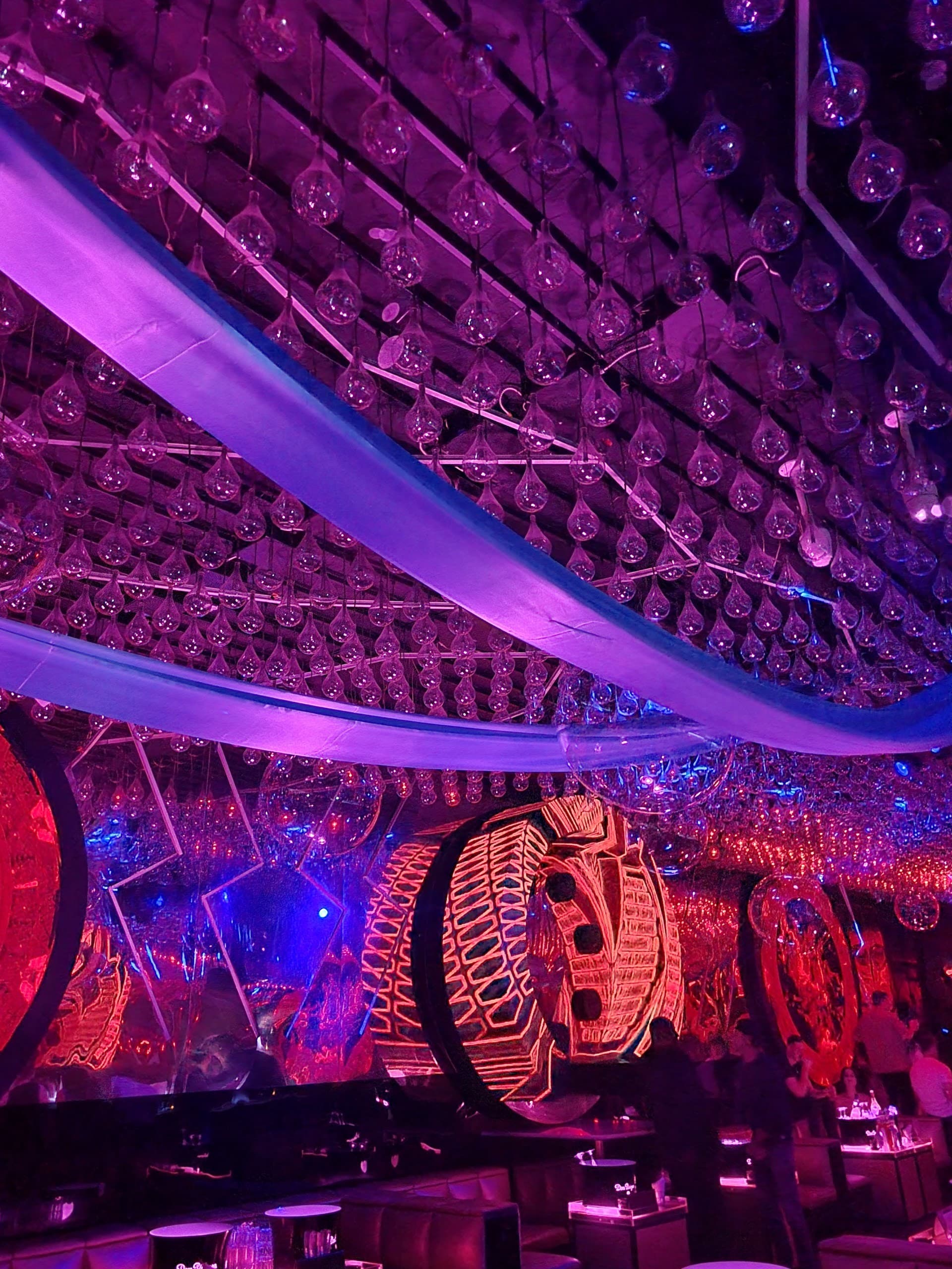 Mynt Lounge vibrant ambiance in Miami Beach