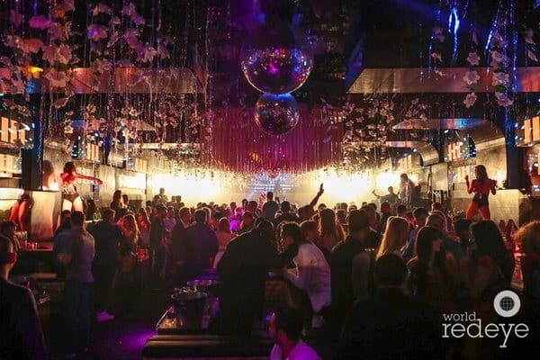 Mynt Lounge nightlife scene in Miami Beach