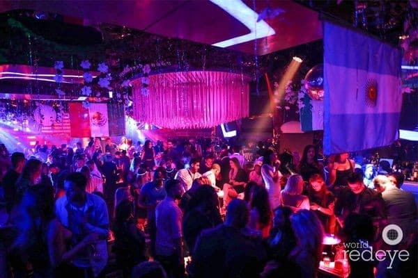 Mynt Lounge nightlife atmosphere in Miami Beach