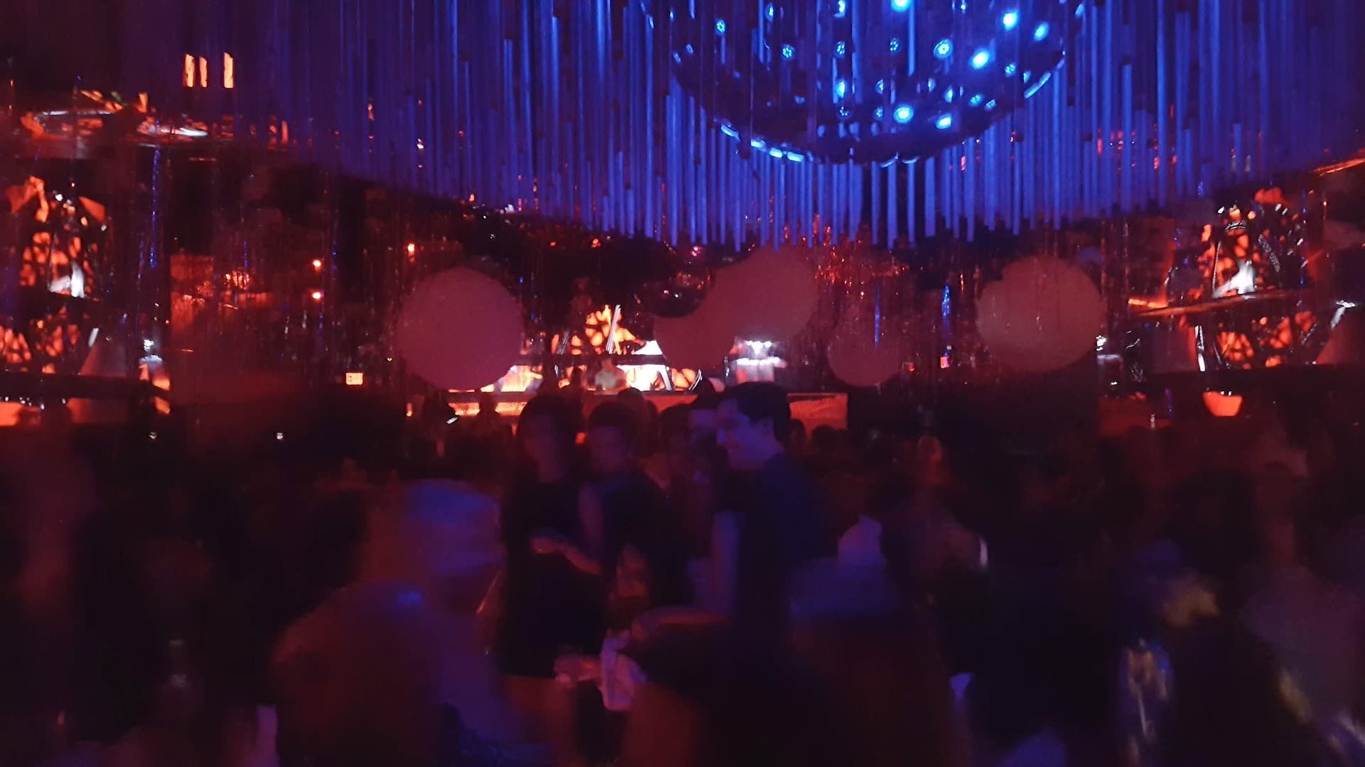 Mynt Lounge nightlife ambiance in Miami Beach