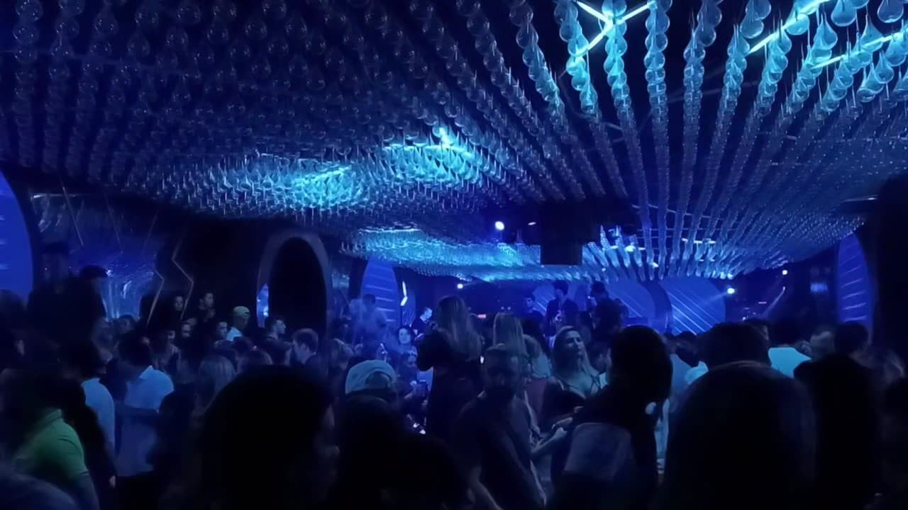Mynt Lounge interior scene in Miami Beach