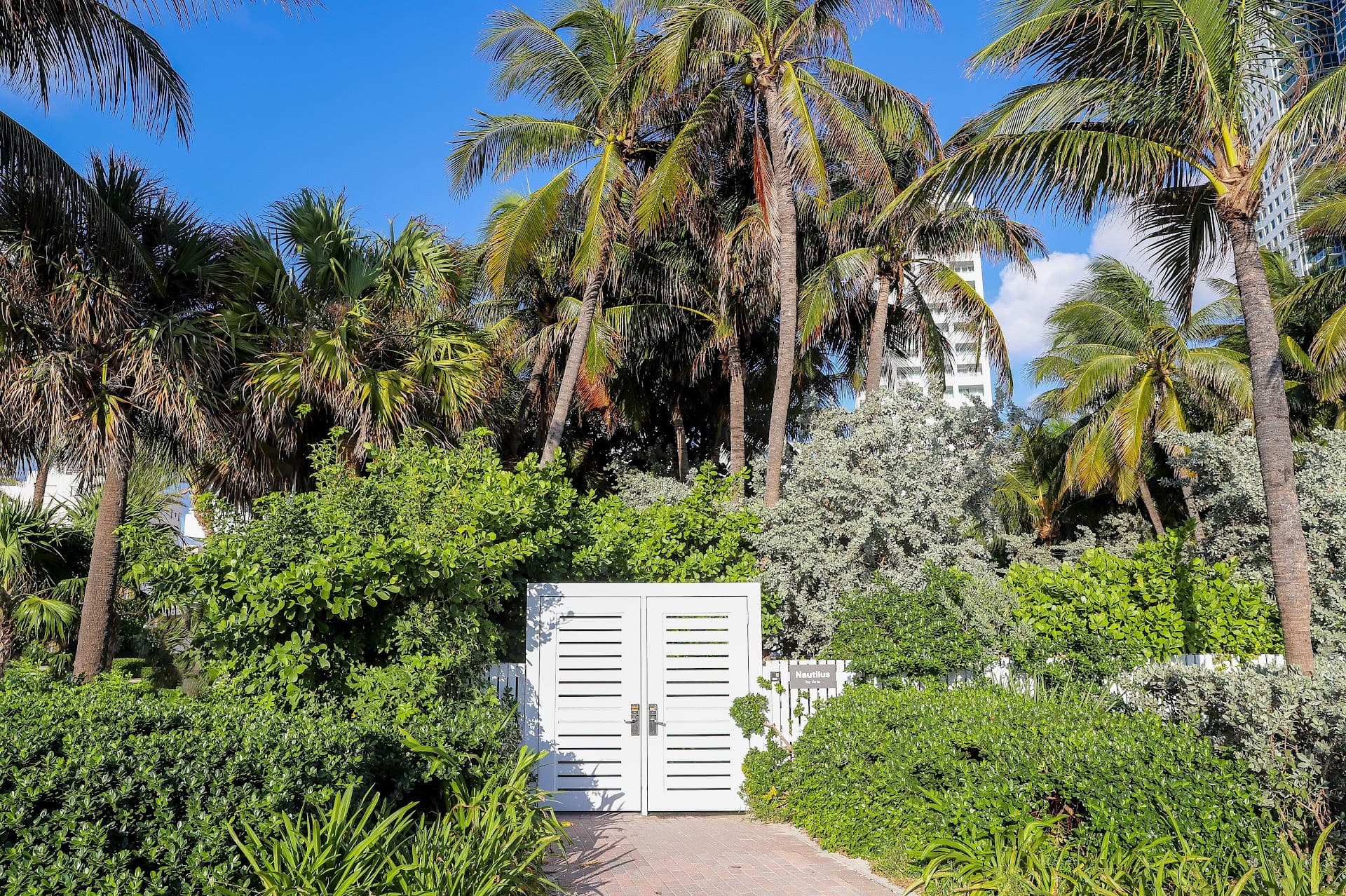 Nautilus Sonesta Miami Beach exterior lush garden