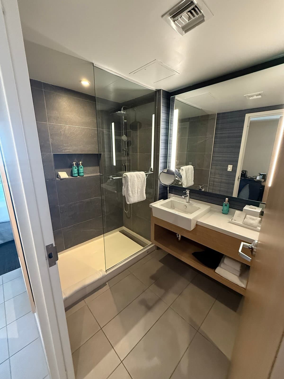 Modern bathroom in Novotel Miami Brickell hotel