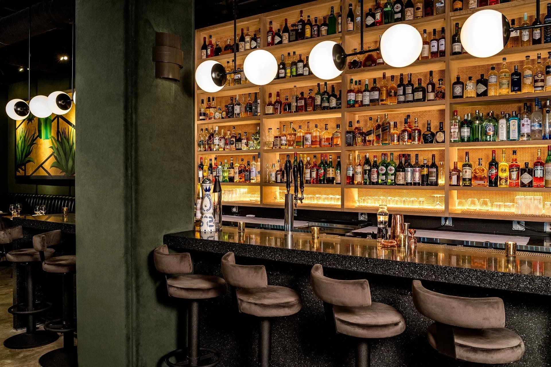 Orilla Bar & Grill interior with drinks in Miami Beach