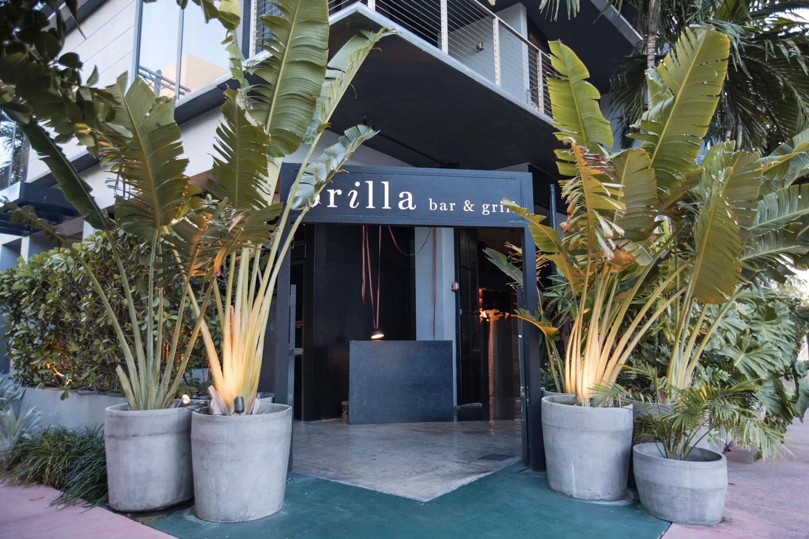 Exterior view of Orilla Bar & Grill in Miami Beach