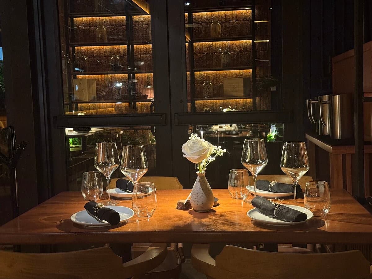 Elegant dining setup at Ossobuco Miami restaurant