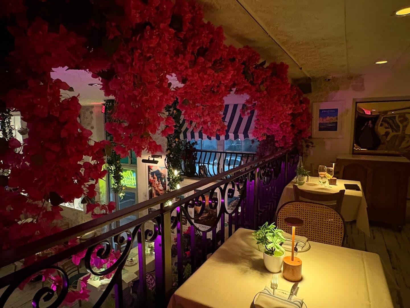 Osteria Positano interior decor in Miami Beach