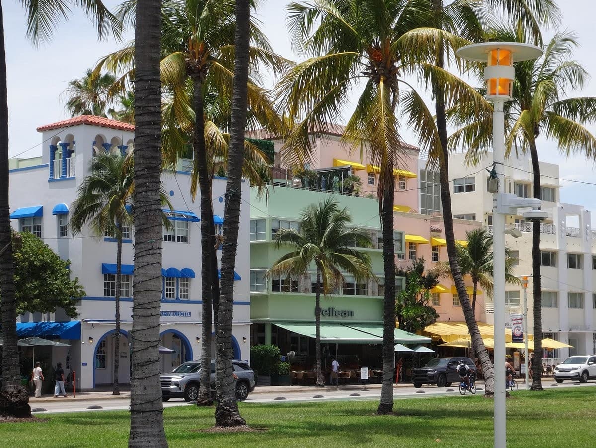 Pelican Hotel exterior view in Miami Beach
