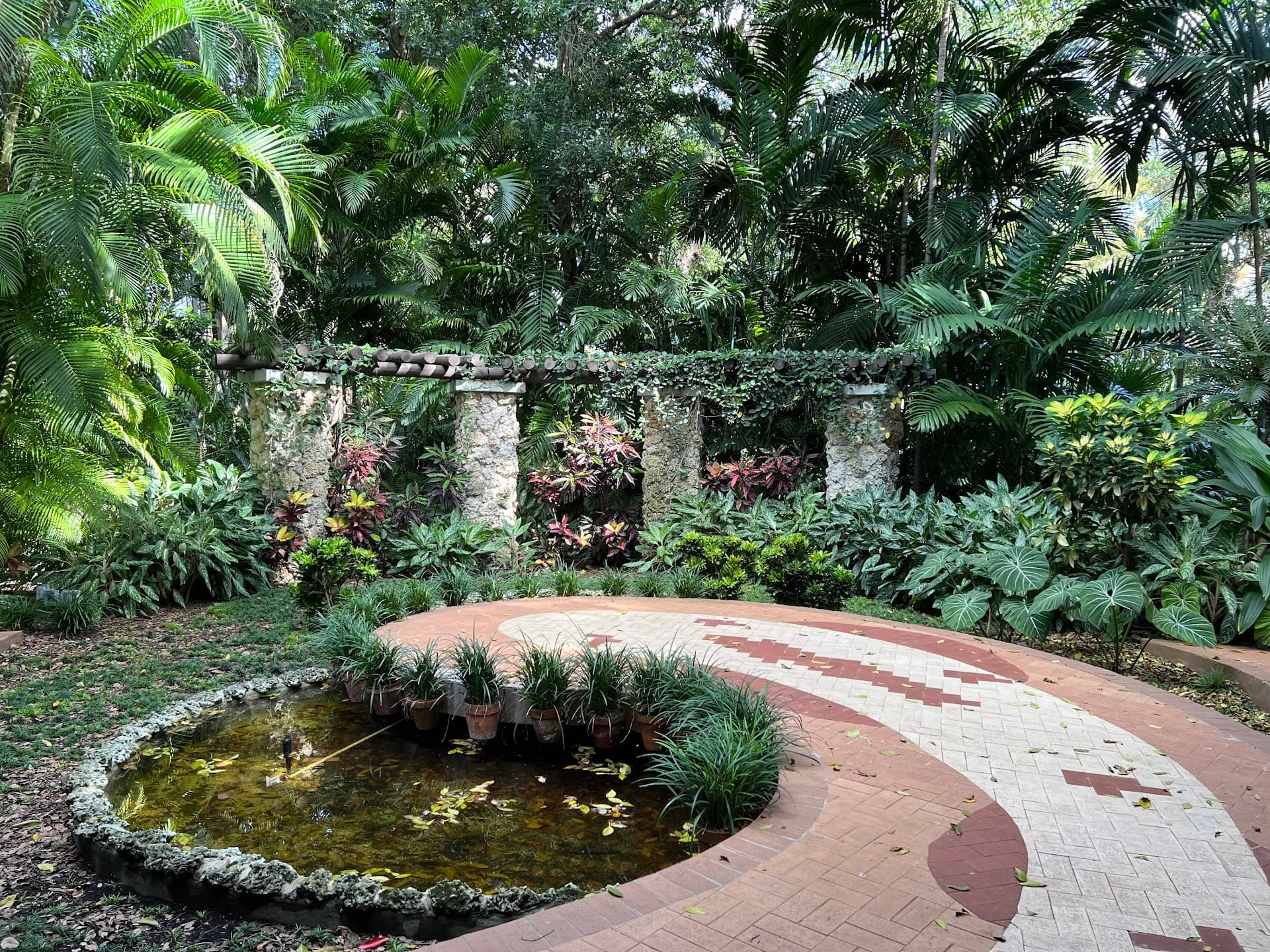 Pinecrest Gardens tropical landscape with water feature