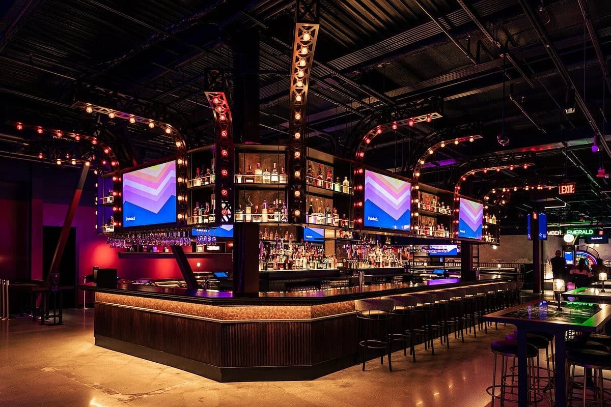 Puttshack Miami bar area at 701 S Miami Ave Level 4