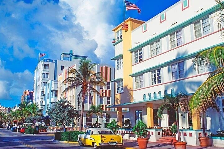 Queen Miami Beach exterior view with palm trees