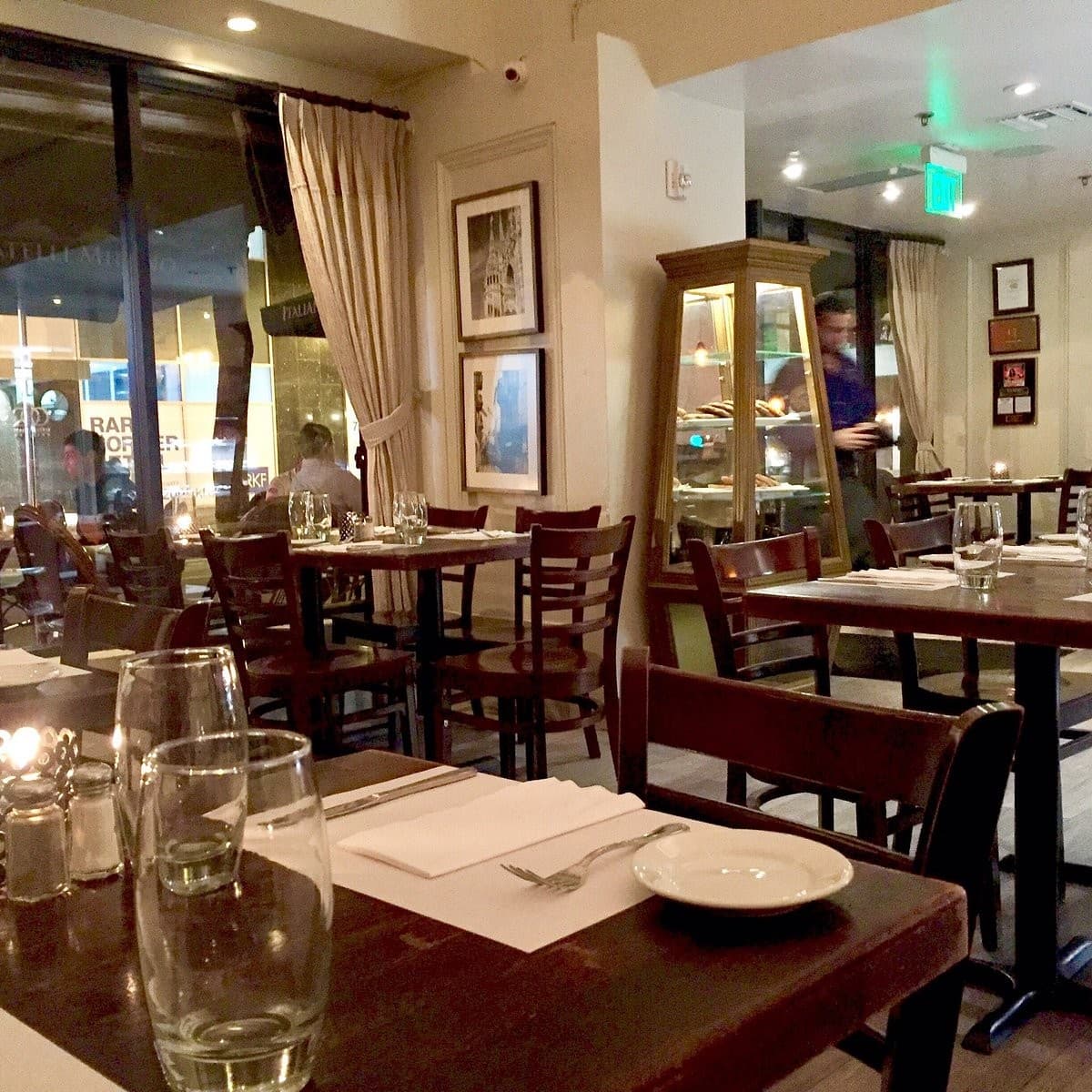 Dining room at Ristorante Fratelli Milano in Miami