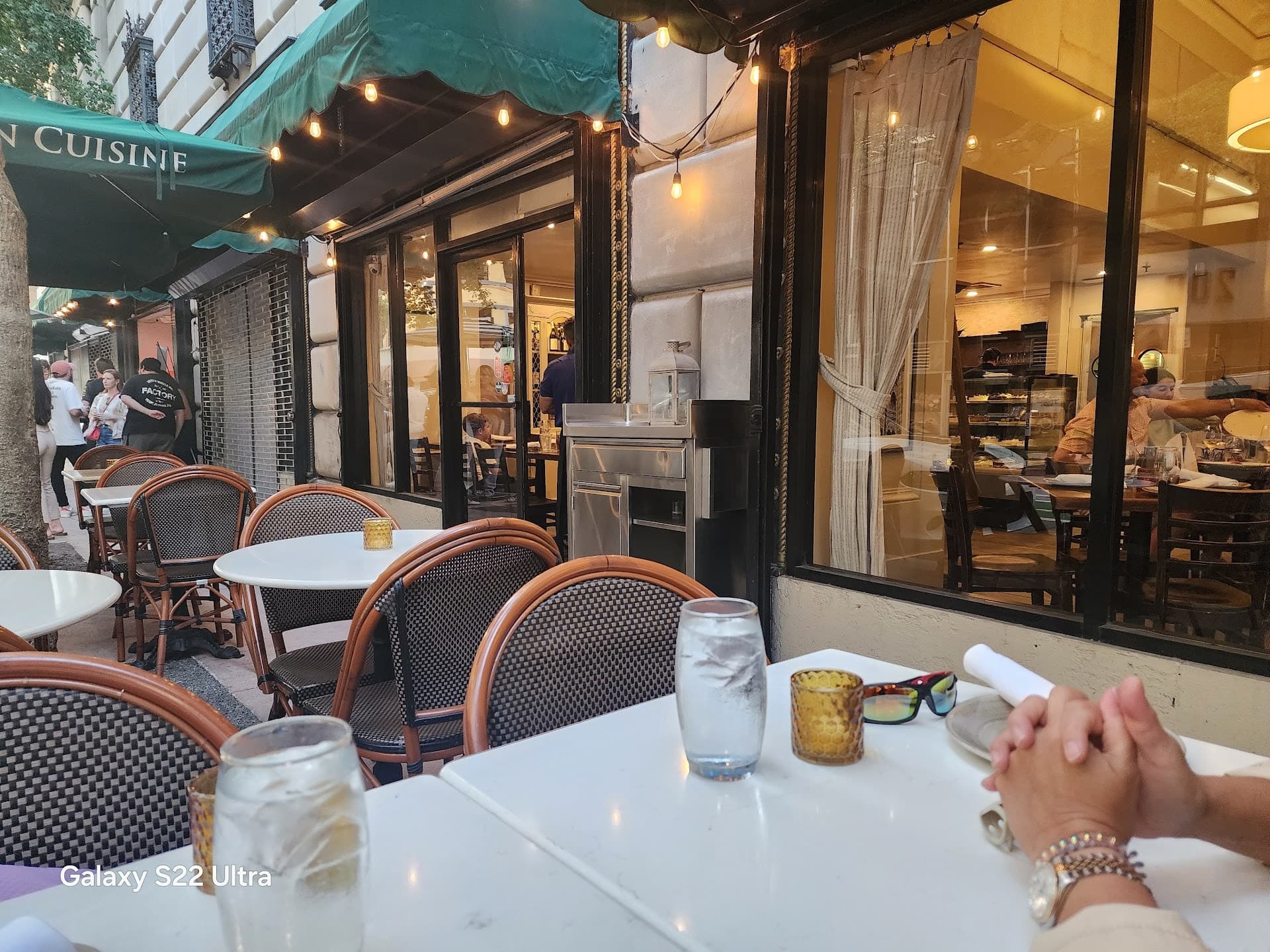 Outdoor dining at Ristorante Fratelli Milano in Miami