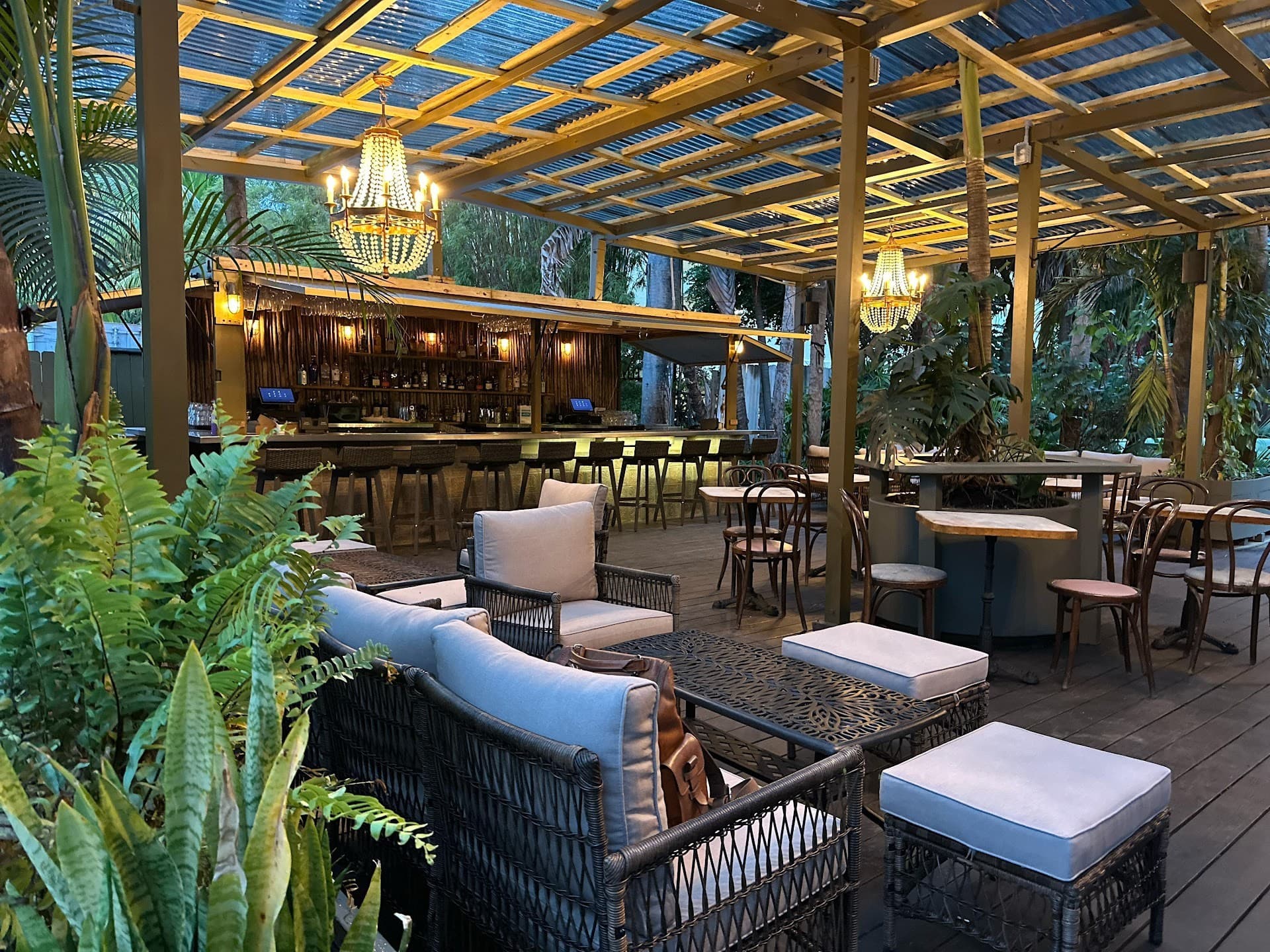 River House Wine & Bar ambiance in Miami at night
