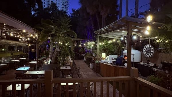 River House Wine & Bar outdoor ambiance in Miami