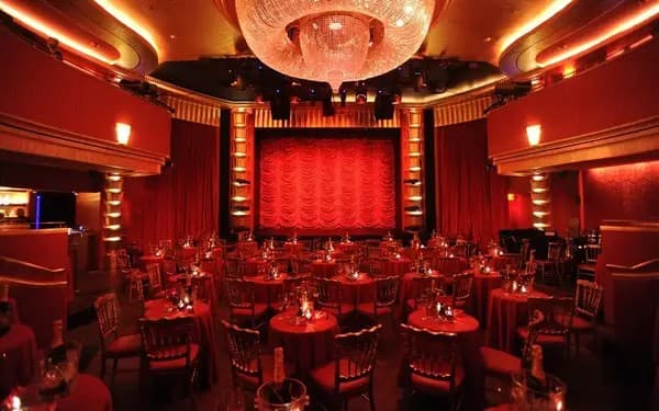 Elegant interior of Rose Cafe & Restaurant in Sunny Isles Beach