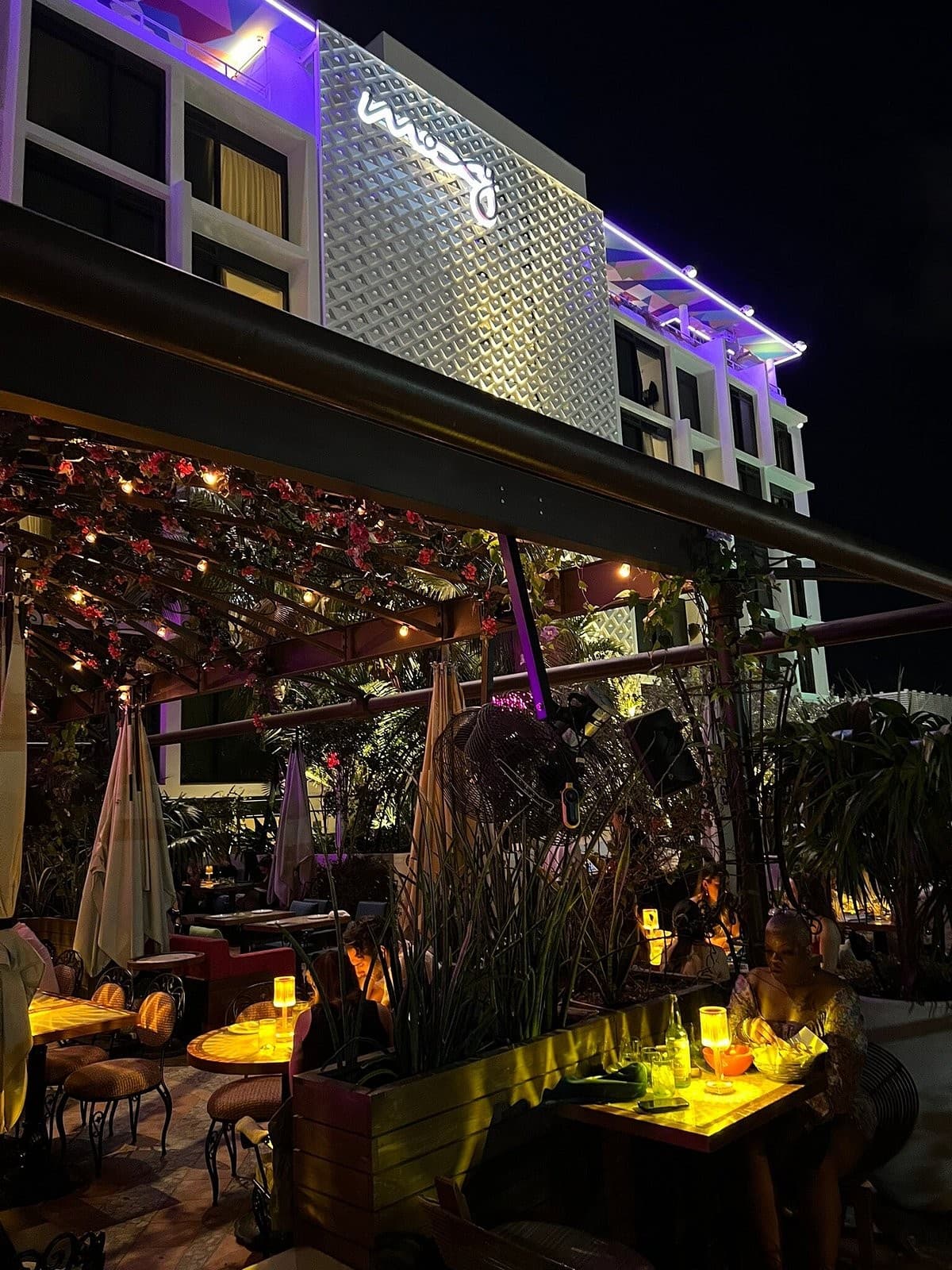 Outdoor ambiance at Serena restaurant in Miami Beach
