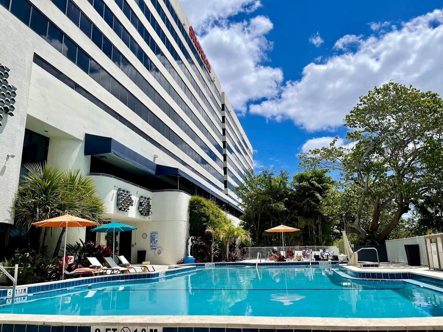 Sheraton Miami Airport Hotel pool area