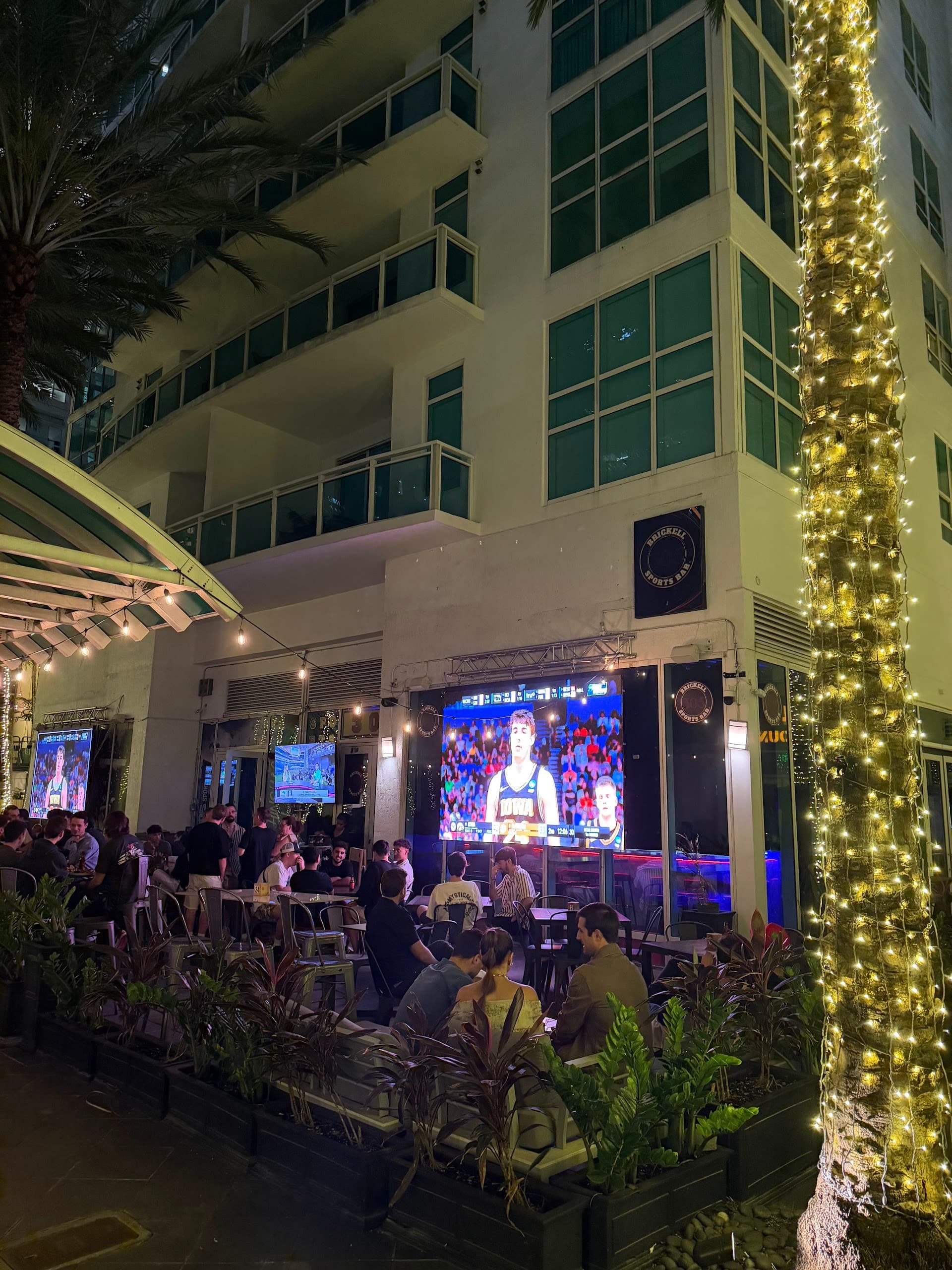 Outdoor seating at SoBe Hookah Brickell in Miami