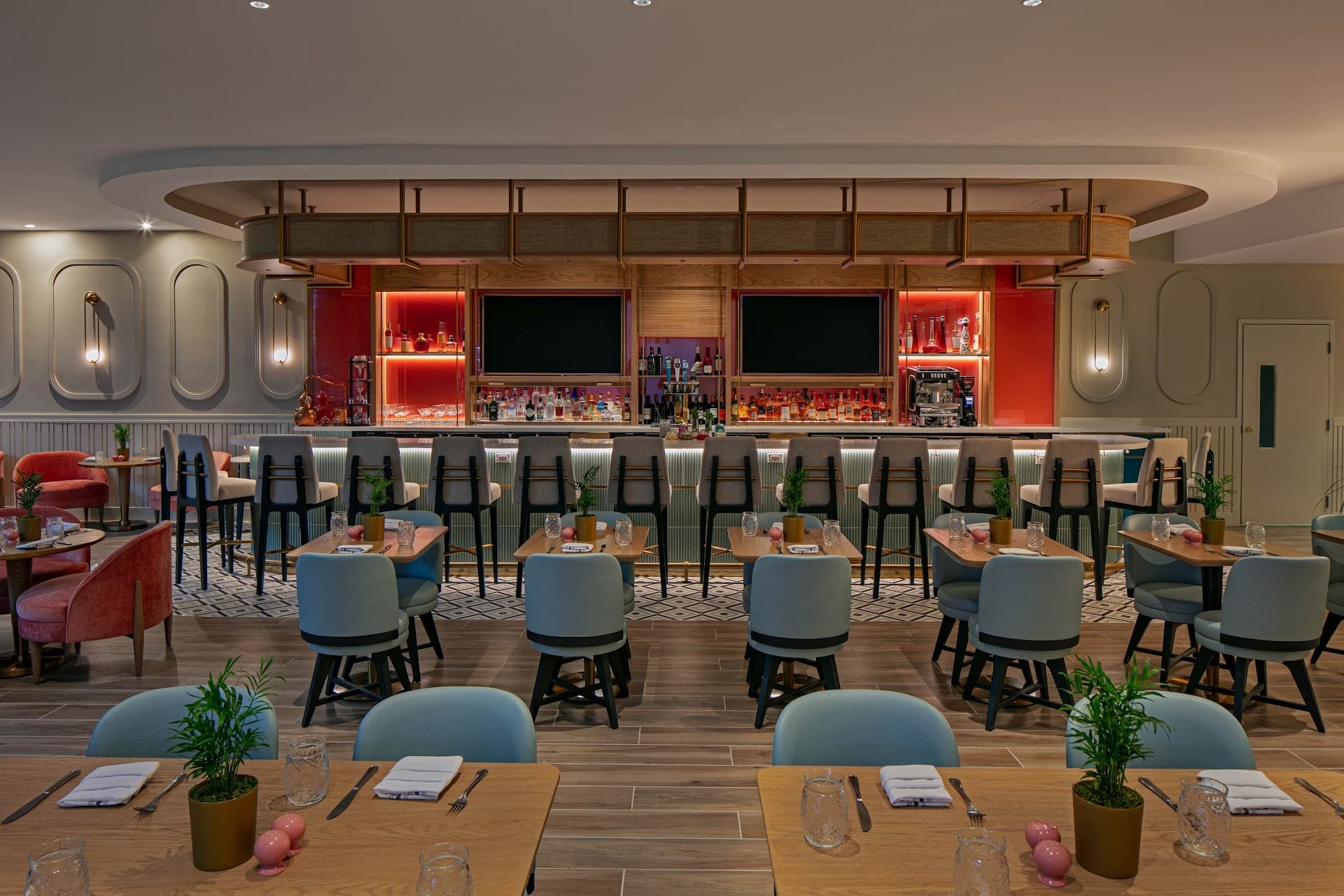 Sonesta Miami Airport restaurant interior with bar