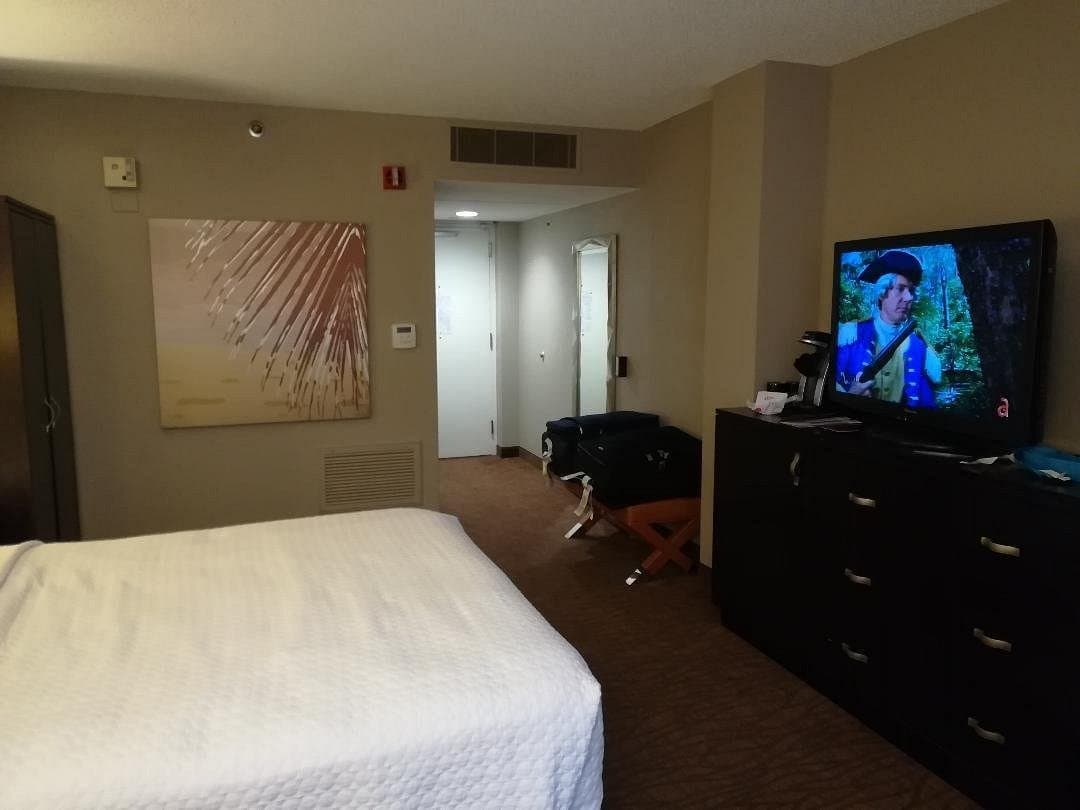 Guest room at Sonesta Miami Airport in Miami