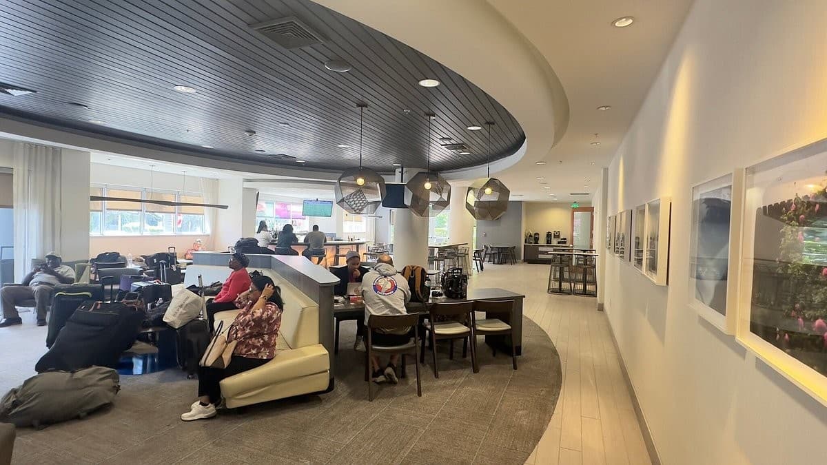 SpringHill Suites by Marriott Miami Downtown/Medical Center lobby lounge area