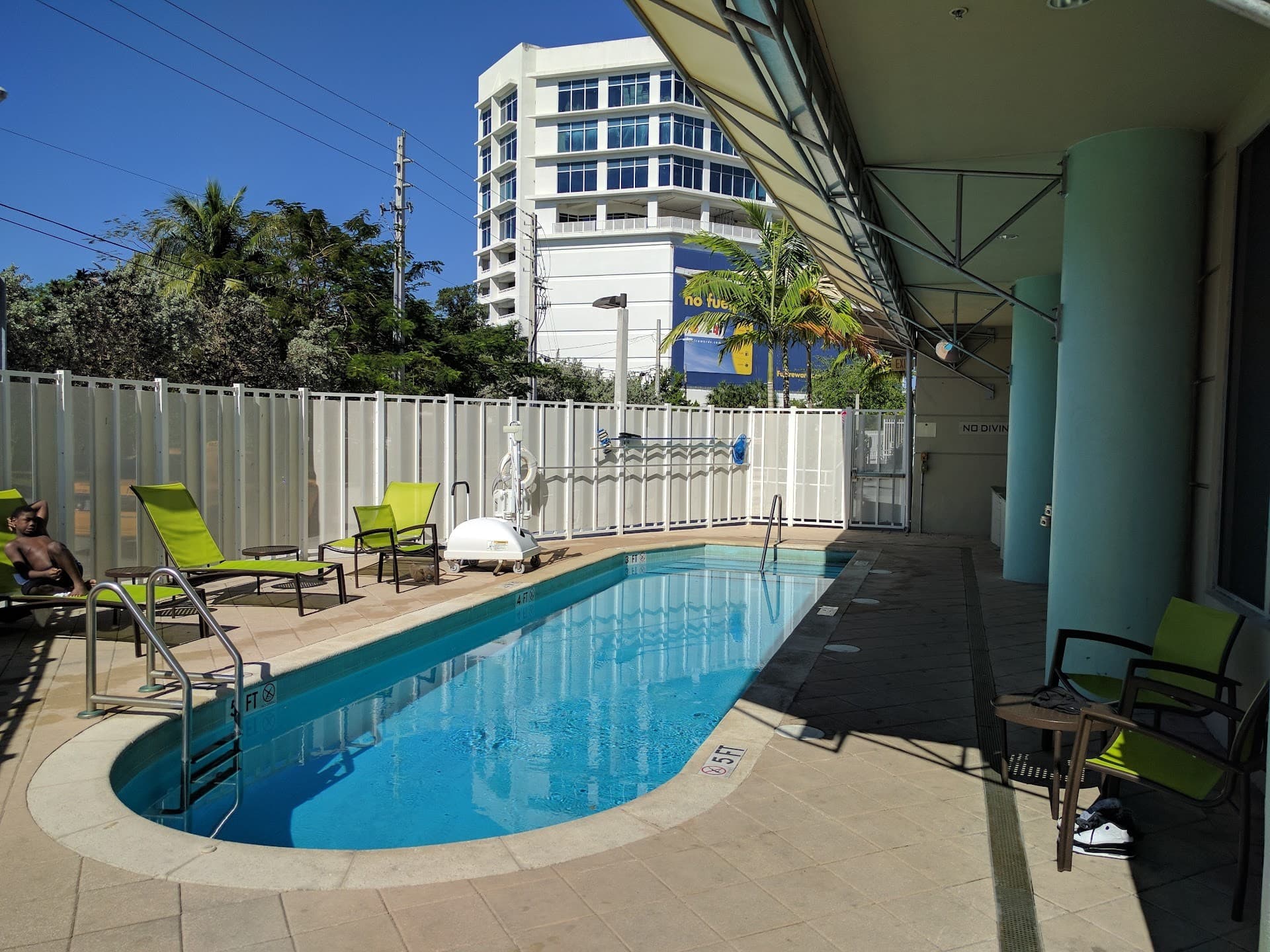SpringHill Suites by Marriott Miami Downtown pool area