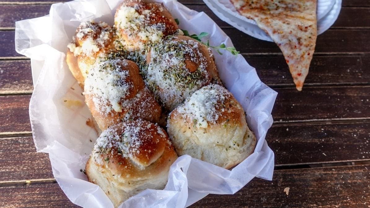 Garlic knots from Steve's Pizza in Miami