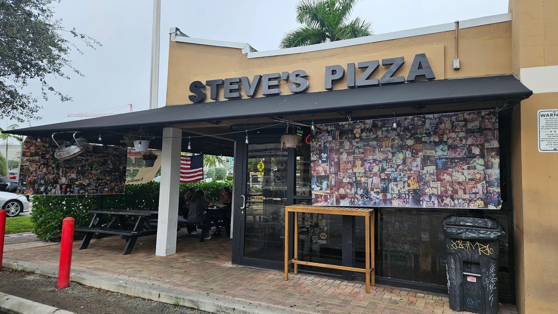 Steve's Pizza restaurant exterior in Miami