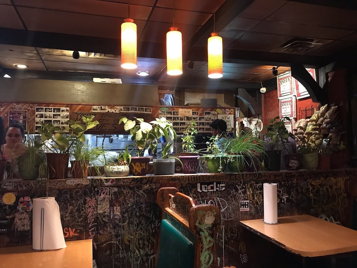 Interior view of Steve's Pizza restaurant in Miami