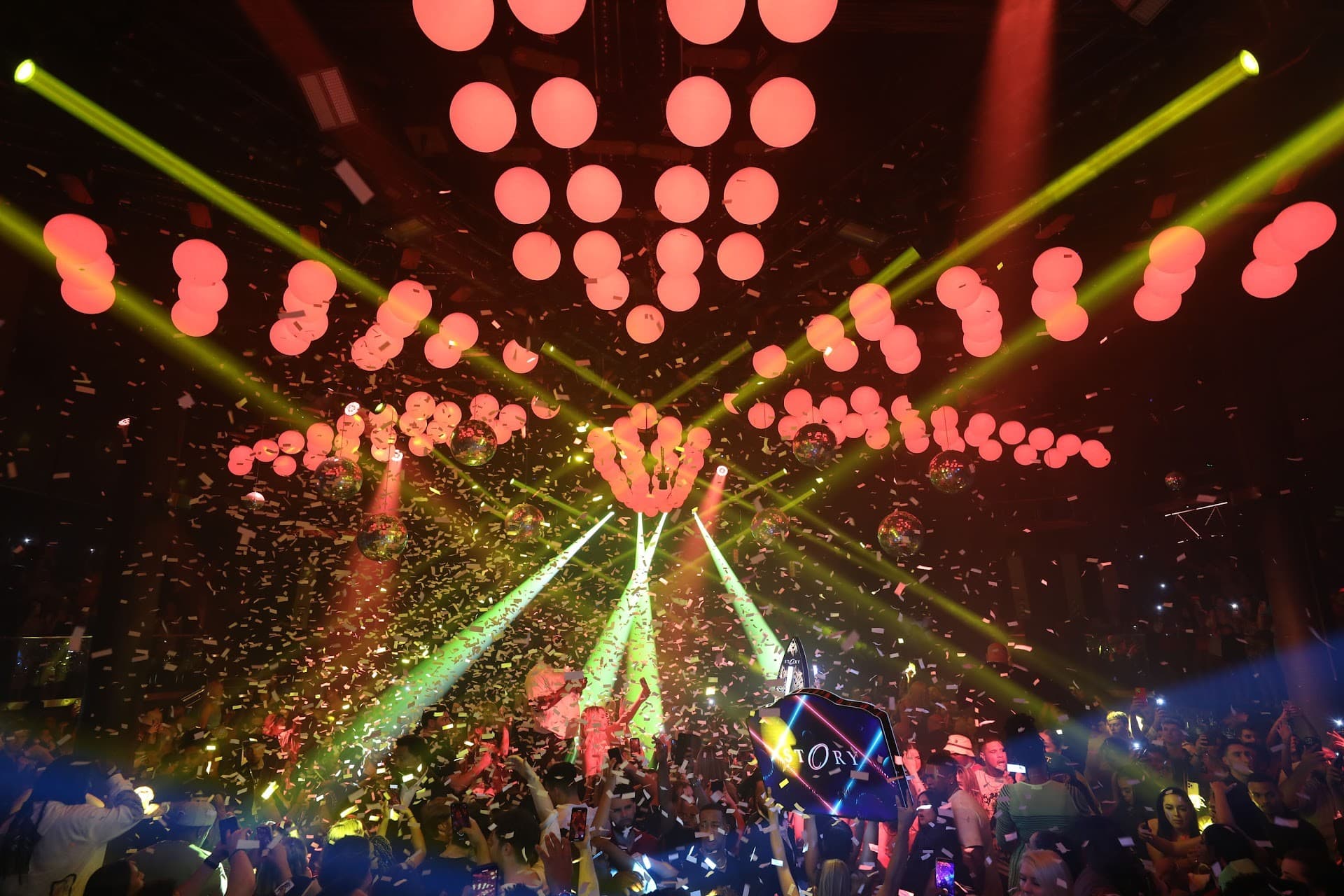 Vibrant nightlife ambiance at STORY in Miami Beach