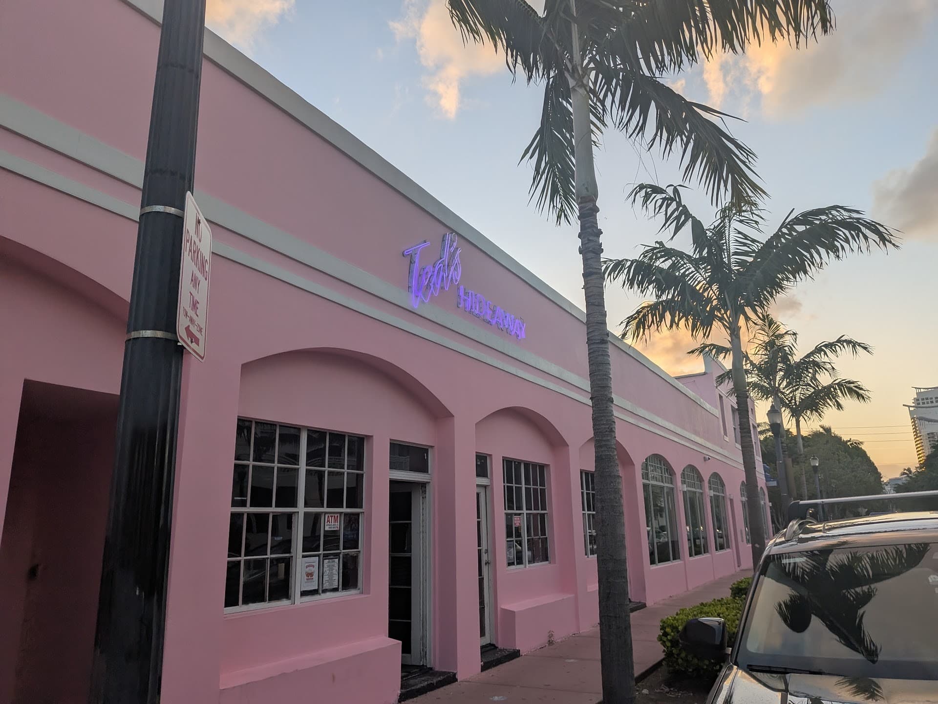 Exterior view of Ted's Hideaway in Miami Beach