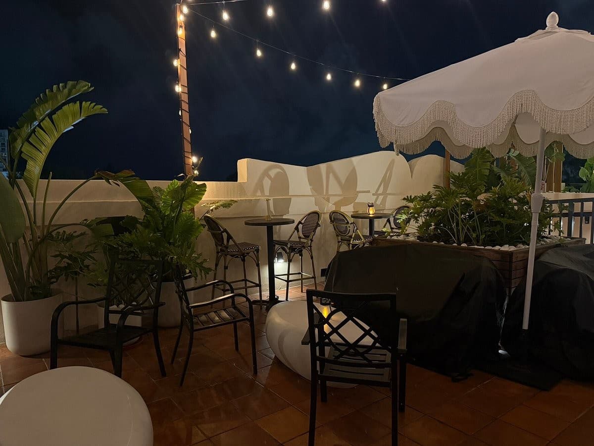 Terras Miami Rooftop patio ambiance at night