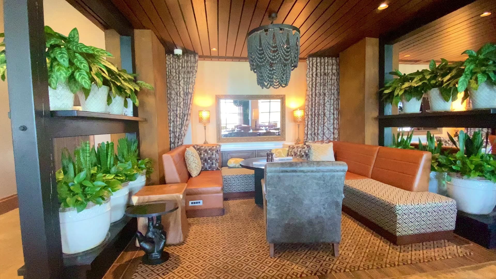 Cozy dining area at The Ben, Autograph Collection in West Palm Beach