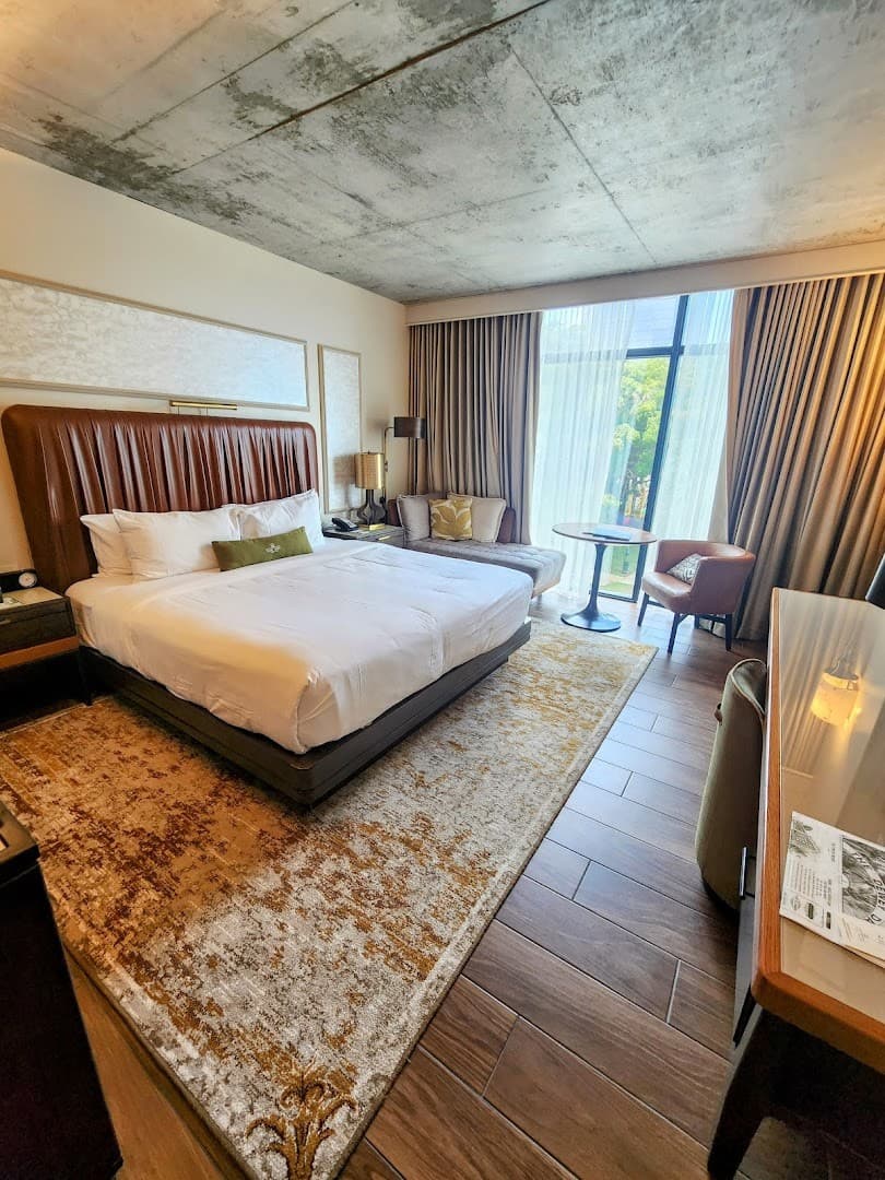 Luxury room at The Ben, Autograph Collection in West Palm Beach