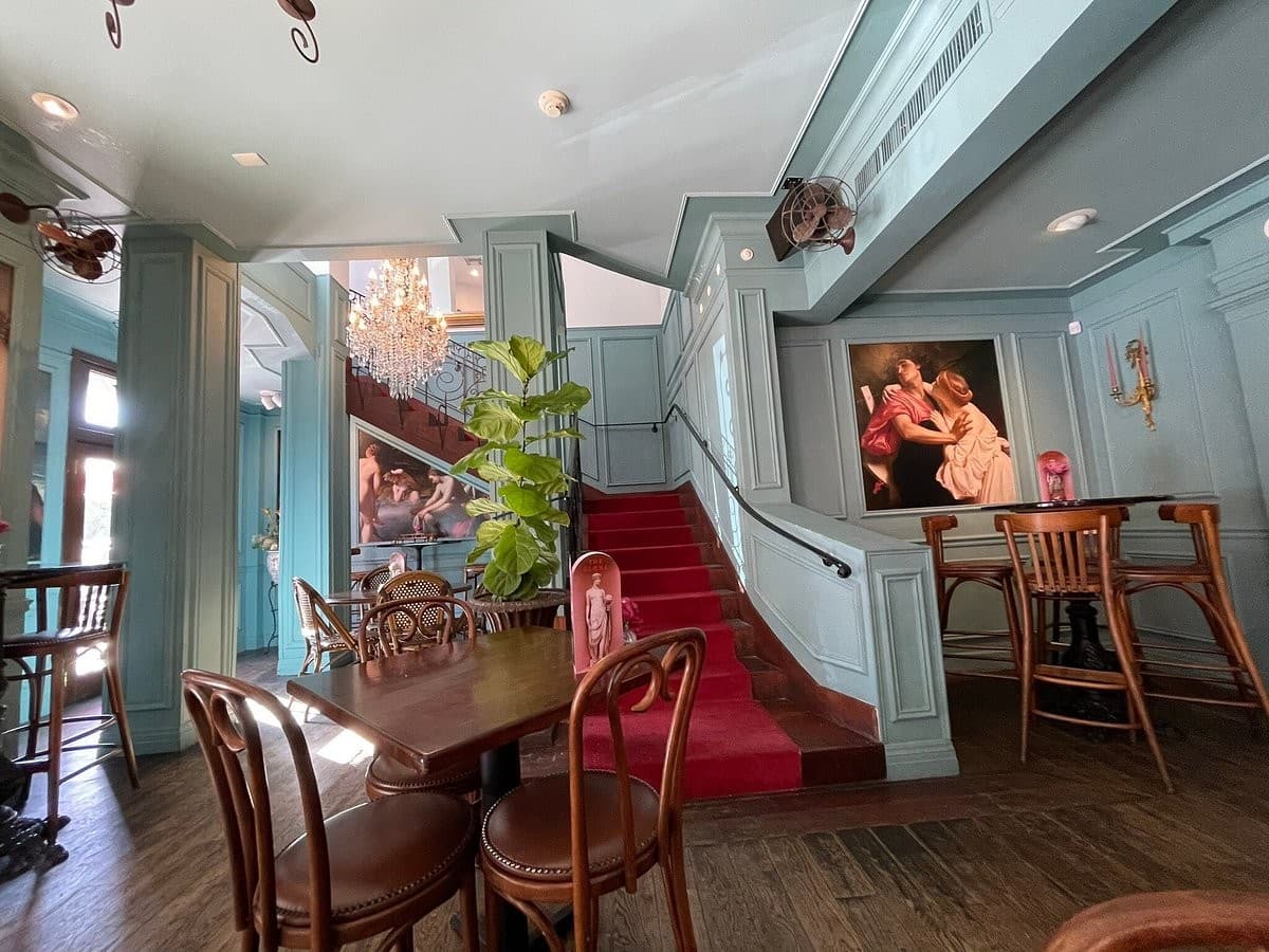 Interior view of The Globe restaurant in Coral Gables